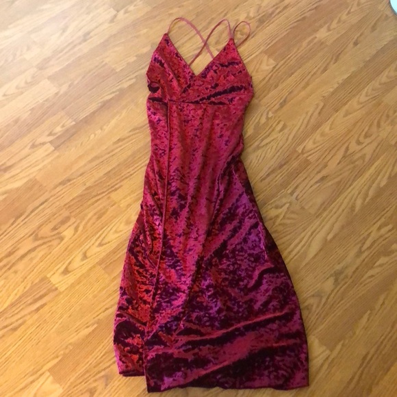 Maroon wine colored velvet dress - Picture 2 of 3